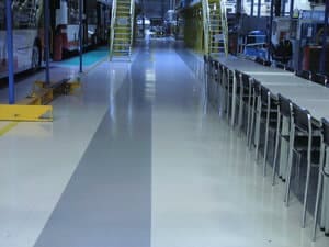 galeriaŁączenie kolorów w posadzce Quarzcolor wykonanej na hali produkcyjnej 