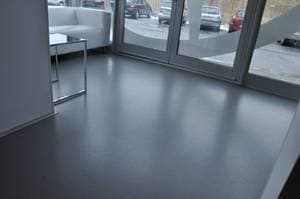 galeriaPosadzka Quarzcolor Mono w holu wejściowym do obiektu użyteczności publicznej. 