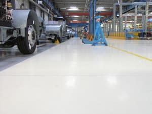 galeriaPrzemysłowa posadzka Quarzcolor wykonana w hali produkcyjnej o dużych obciążeniach mechanicznych. 