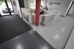 galeriaSystem posadzkowy Quarzcolor wykonany w holu wejściowym do naszej firmy. 