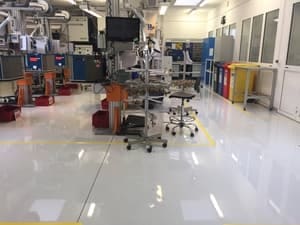 galeriaWylewny system posadzkowy Lago wykonany w hali produkcyjnej części samochodowych. 